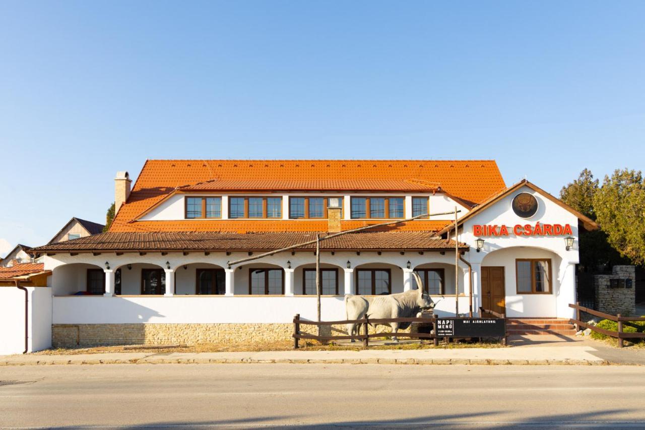 Oereghegyi Bika Panzio Bed & Breakfast Szekesfehervar Exterior photo
