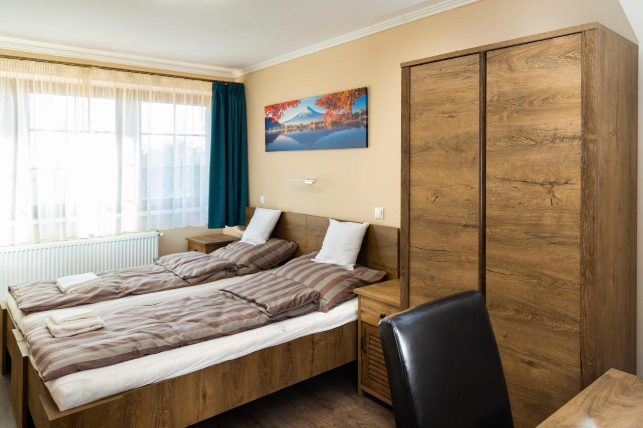 Oereghegyi Bika Panzio Bed & Breakfast Szekesfehervar Exterior photo